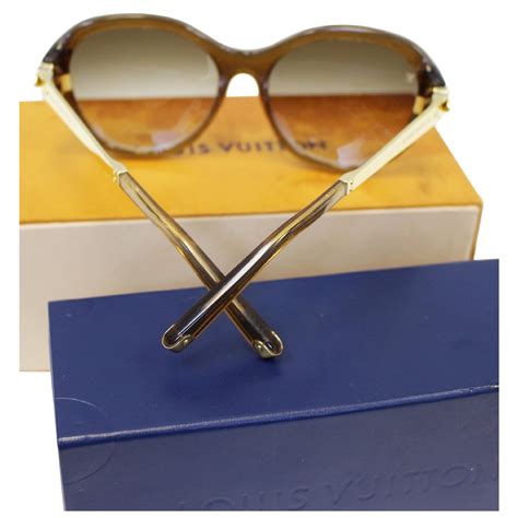 louis vuitton sunglasses petit soupcon cateye z0487w|Louis Vuitton Petit Soupcon Cat Eye Brown Sunglasses.